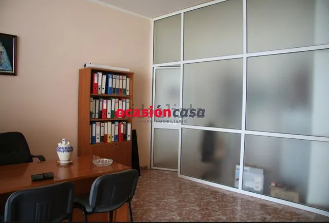 LOCAL COMERCIAL JUNTO AL MERCADO — 3