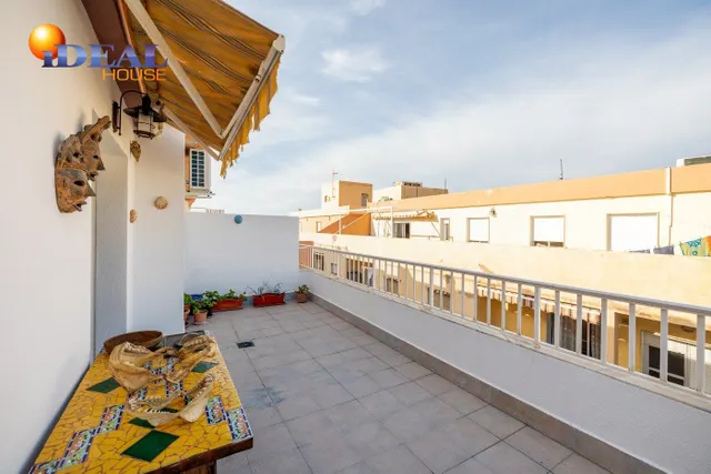 ESTUPENDO ATICO JUNTO AL MAR CON TERRAZA FANTASTICA — 4