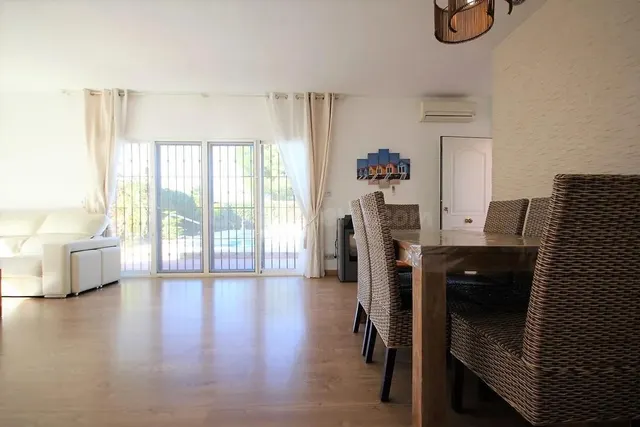* Villa de 4 dormitorios, piscina y garaje en parcela de 810m2 en Albir * — 6