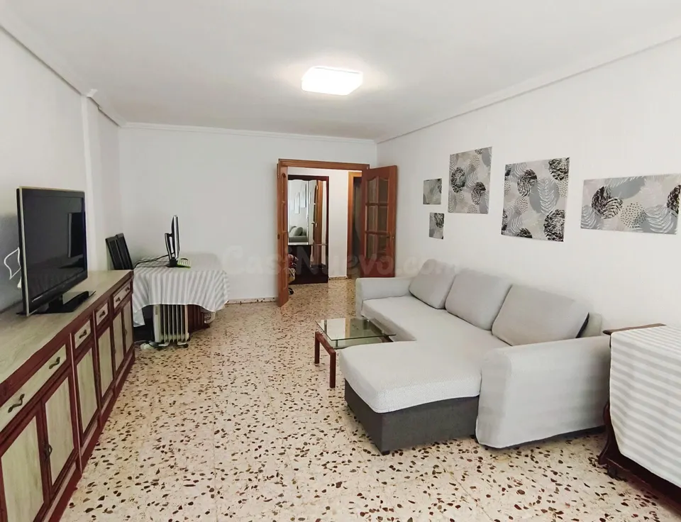 VENTA DE AMPLIA Y EXCELENTE VIVIENDA EN LA ZONA DE CAMPELLO
