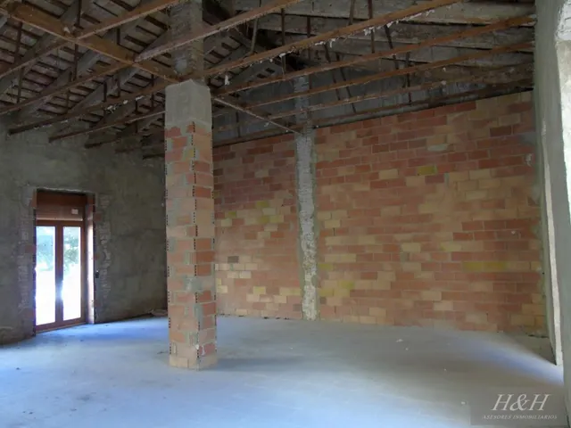 Se alquila escaleta para uso comercial en Jorge Juan. /HH Asesores, Inmobiliaria en Burjassot/. — 16