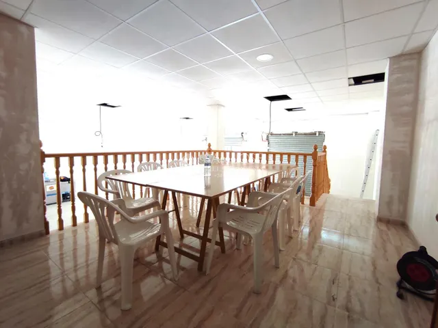 SE VENDE O ALQUILA CON OPCIÓN COMPRA LOCAL COMERCIAL CON AMPLIA TERRAZA EN ASPE. — 4