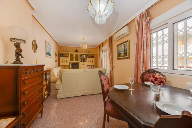 Amplio apartamento de 4 dormitorios en el corazón de Torrevieja — 12