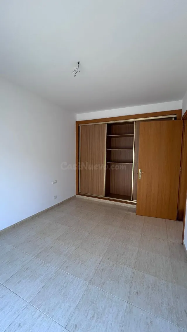CASA CON 5 habitaciones, JARDÍN, GRAN GARAJE Y VISTAS AL MAR - foto 5