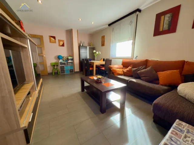 Bonito piso en venta en la Seu d'Urgell, edificio moderno con Box individual para dos coches. — 8