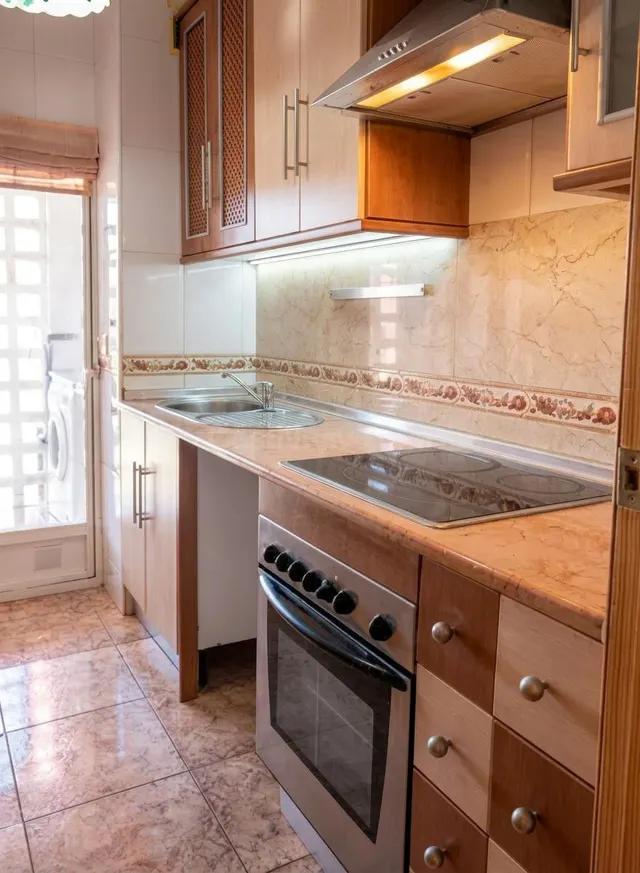 Piso Luminoso y Acogedor en Alquiler en Casería de Montijo,  - foto 4