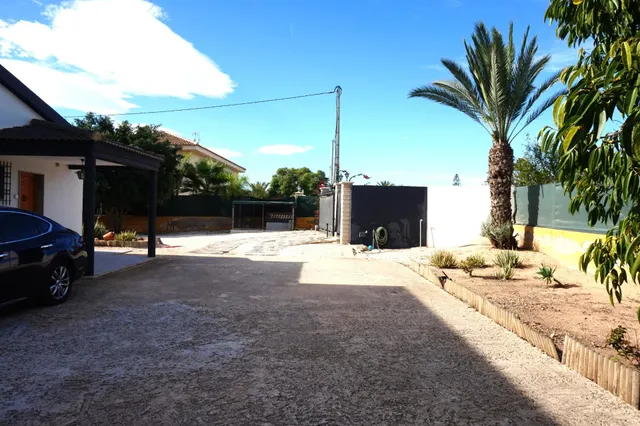 OPORTUNIDAD CHALET URBANO CON PISCINA EN LA GALIA — 7