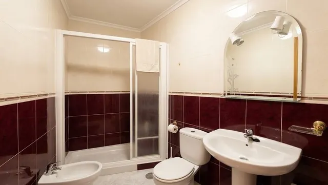 Apartamento de 2 dormitorios con ascensor y piscina comunitaria en Torrevieja | Inversión y calidad de vida en la Costa Blanca — 9