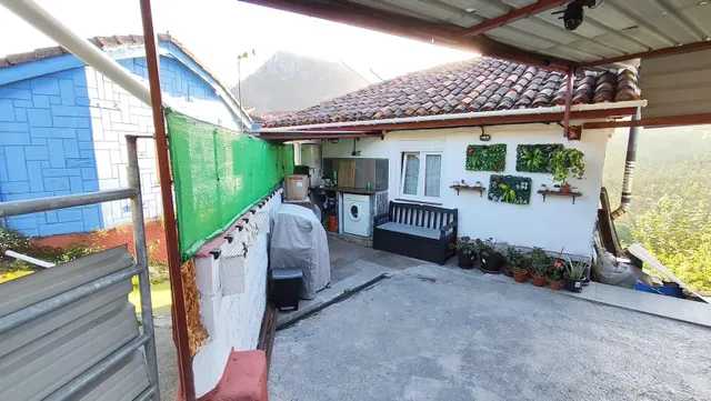 Casa reformada con terraza, finca de 750 m2 y cuadra, con vistas al Aramo — Morcín — 8