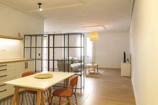 Piso reformado de 117 m2 con gran salón en pleno centro de V - foto 3