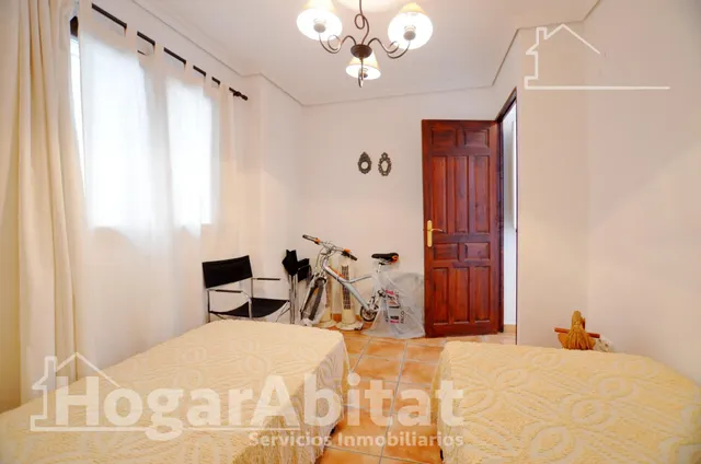 AMPLIA CASA  REFORMADA ESQUNERA CON TERRAZA Y BARBACOA — 25
