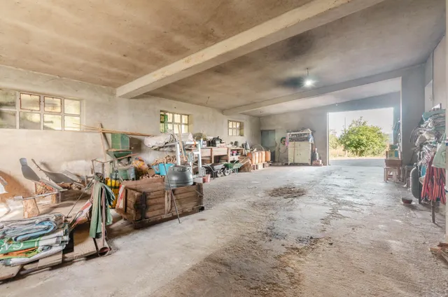 Casa con finca, seis dormitorios y amplio garaje a tres minutos del centro de noreña — 38