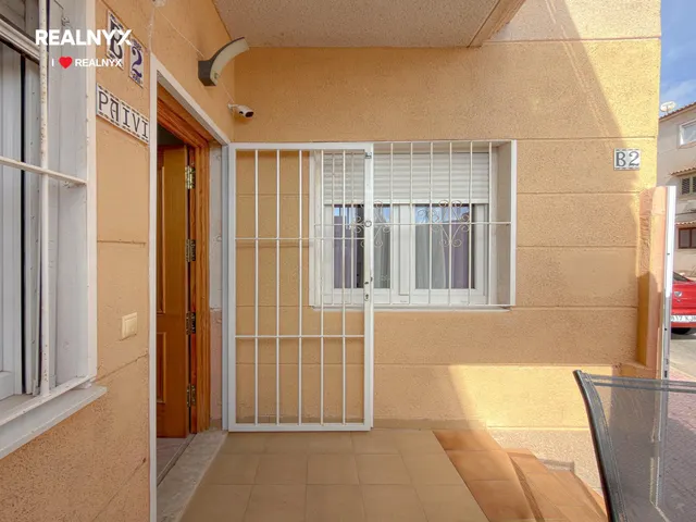 Encantador apartamento tipo bungalow con amplia terraza y licencia turística + Piscina comunitaria + Amplio patio — 29