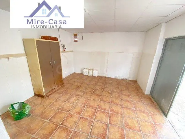SE VENDE CASA PEQUEÑA CON UNA NAVE DE 300 METROS Y OTRA DE 6 - foto 4