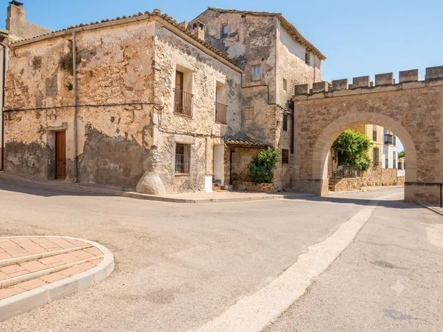 Encantadora casa de pueblo con fachada de piedra en Buendía,