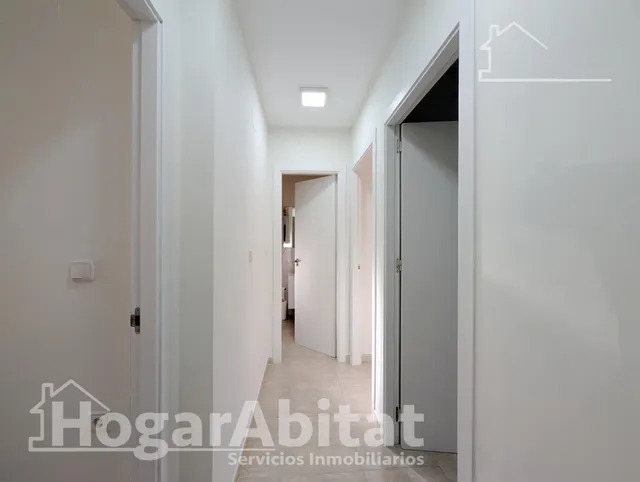 REFORMADO CON TERRAZA, PISCINA Y GARAJE CERCA DE LA PLAYA — 43