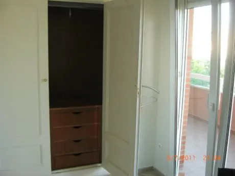 PISO ATICO  DE DOS GRANDES DORMITORIOS, 1 BAÑO, AMPLIO SALÓN, COCINA, TERRAZA DE 19M2, GARAJE Y TRAS — 17