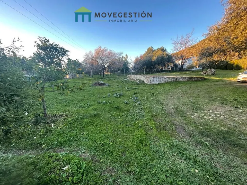 CASA DE CAMPO CON TERRENO - ZONA LA ZARZA