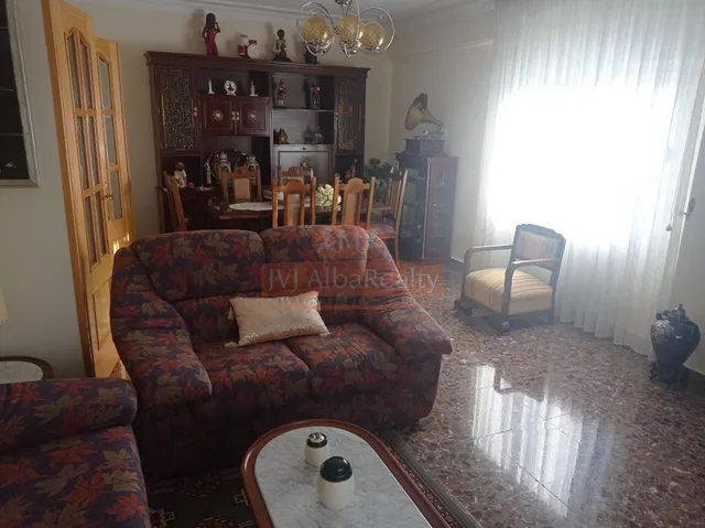 SE VENDE PISO Y LOCAL EN SAN PEDRO(PUEBLO) EN BUEN ESTADO, CON 5 DORMITORIOS. — 3