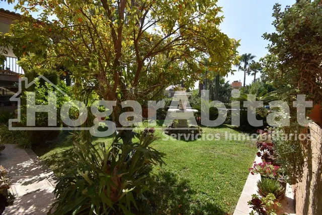 VILLA de 2 alturas con JARDÍN y PISCINA — 14