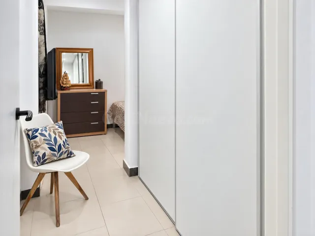 EXCLUSIVA PLANTA BAJA REFORMADA CON TERRAZA PRIVADA EN CASTE - foto 5