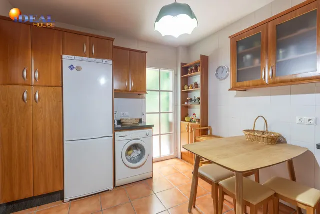 Chalet pareado con piscina, jardín y bonitas vistas a Granada en La Zubia — 30