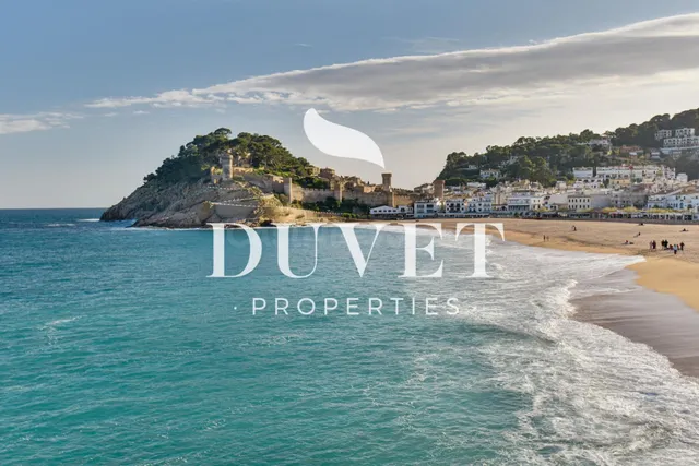 Tossa de Mar: Un Mirador Privado al Mediterráneo y la Histor
