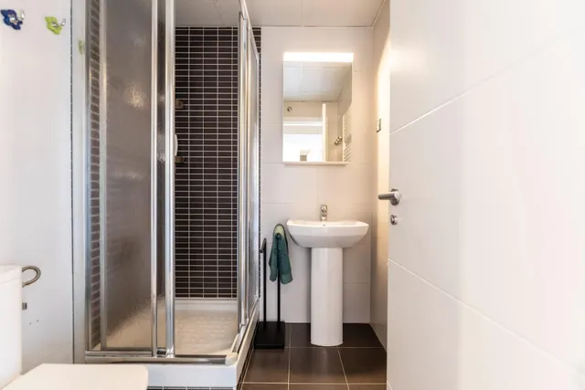 ÁTICO CON TERRAZA, GARAJE Y TRASTERO EN ADELFAS – 2 DORMITORIOS, 2 BAÑOS, PISCINA Y GIMNASIO — 24