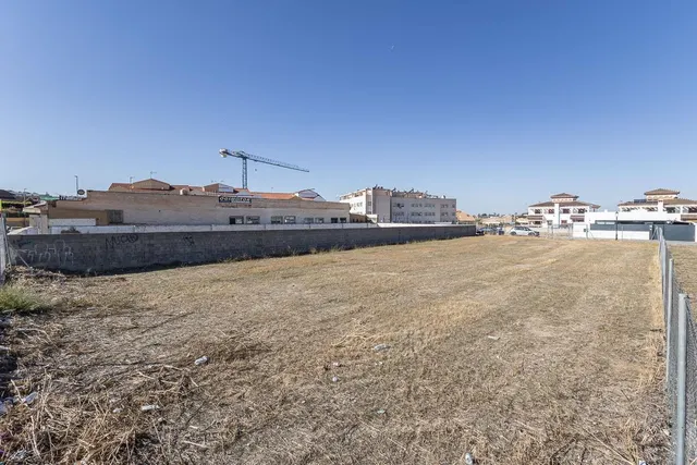 Solar de 1.175 m2 en Ogijares — 6