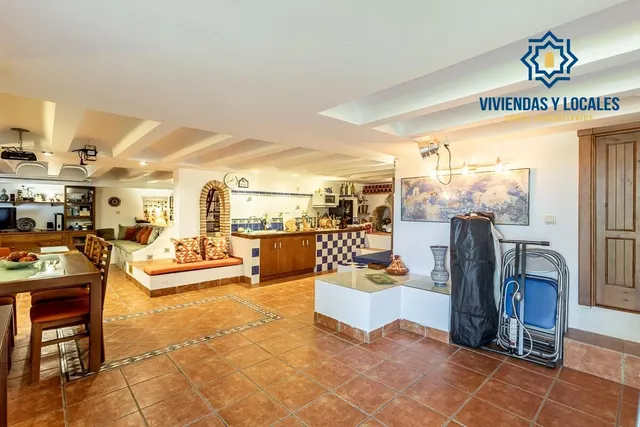 CASA PAREADA EN LA ZUBIA CON PISCINA, ZONA DE BARBACOA Y JARDÍN — 36