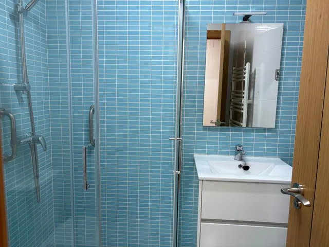 SE VENDE APARTAMENTO SEMINUEVO EN VALENCIA DE DON JUAN, COCINA AMUEBLADA, 2 HAB., SALÓN,  2 BAÑOS, TRASTERO, ASCENSOR Y PLAZA DE GARAJE. — 9