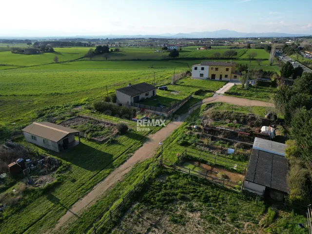 Masía a 20 minutos de Girona, con mas de 30.000m2 de terreno - foto 3