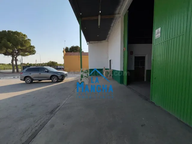 *250.000€* INMOBILIARIA LA MANCHA VENDE NAVE INDUSTRIAL EN C - foto 2