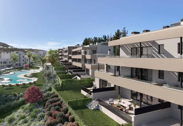 Apartamento planta baja de 4 dormitorios, 3 baños. Estepona
