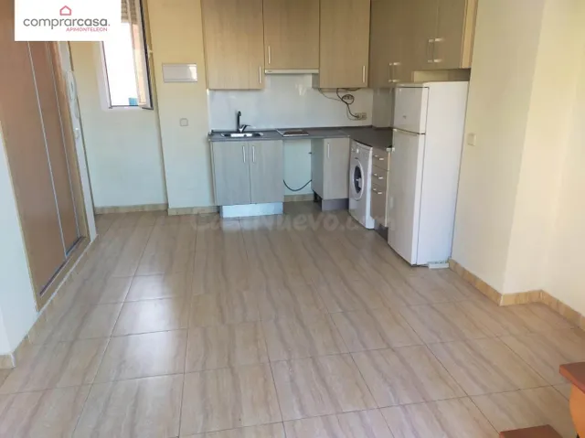 Ático Dúplex en Valdeacederas con Amplia Terraza y Comodidades Modernas — 3