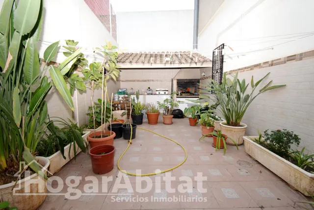 ESPACIOSA CASA CON TERRAZA Y GARAJE — 10