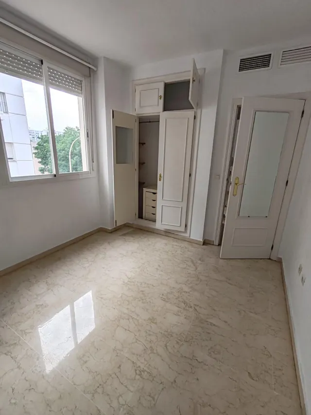 Piso sin amueblar y con garaje opcional — 31