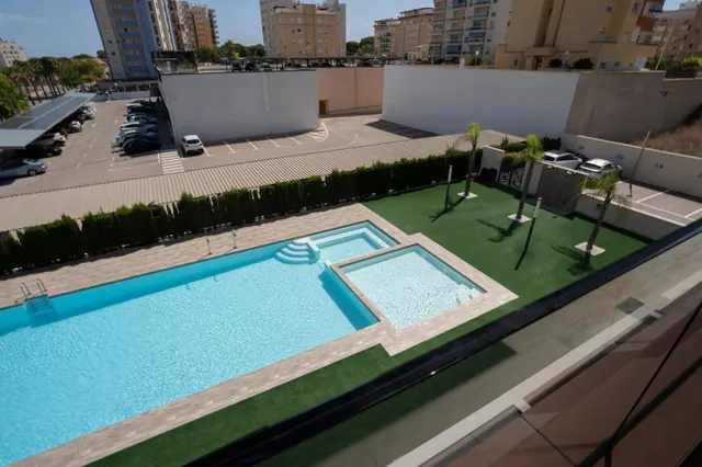 Apartamento de 2 dormitorios y 2 baños con piscina y parking en Guardamar del Segura — 21