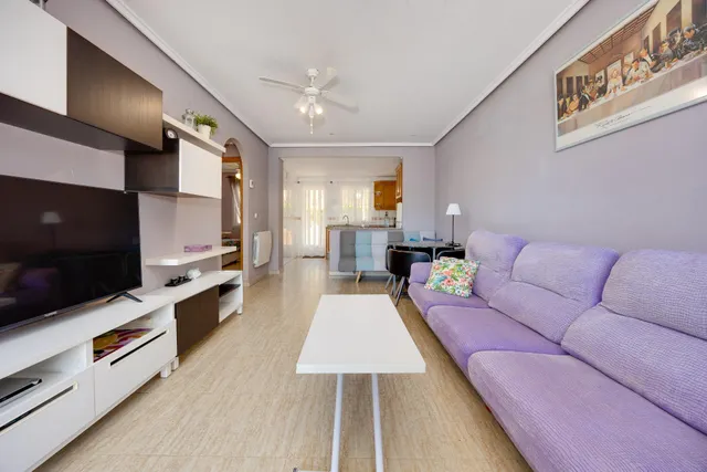Bungalow de dos dormitorios y piscina comunitaria en Orihuela Costa — 25