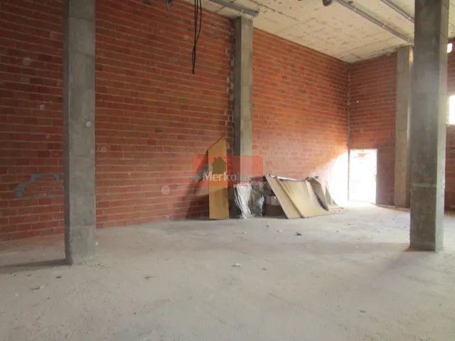 SE ALQUILA BAJO O SE VENDE COMERCIAL  EN OBRA AVENIDA DE LA CORUÑA — 8