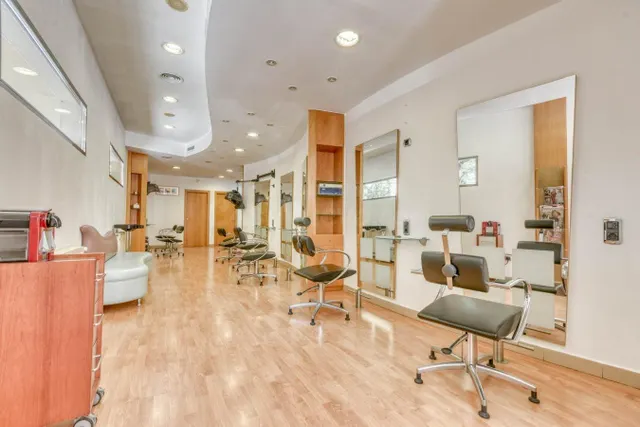 Local comercial 68m² en venta - L\'Eixample - foto 4