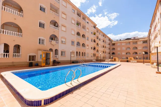 Impresionante Ático en esquina de TRES dormitorios reformado en el residencial Santa Gema — 26