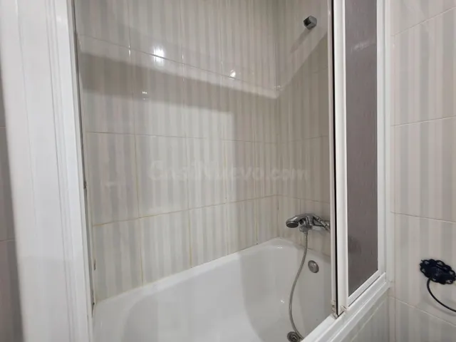 Amplio piso de 157 m2 con terraza, garaje y vistas al Retiro en Jerónimos — 24