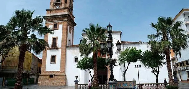 ¡GRAN CASA ADOSADA DE 351 M2 CON ENORME POTENCIAL EN ALGECIRAS! — 27