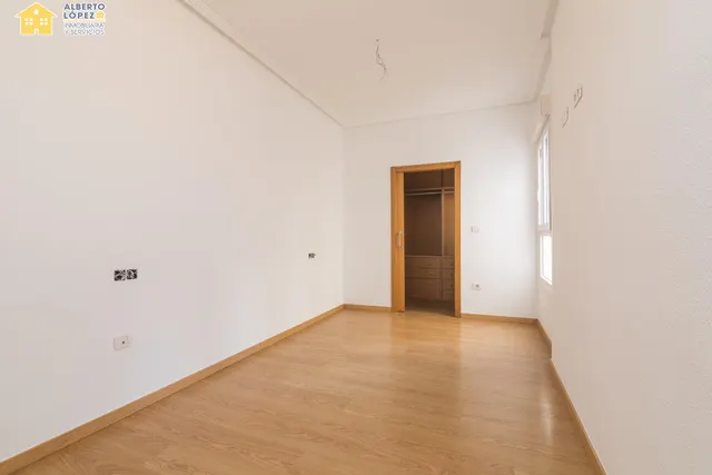 PISO DE 102 METROS CONSTRUIDOS  3 DORMITORIOS, 2 BAÑOS Y VESTIDOR EN EL ALTET — 18