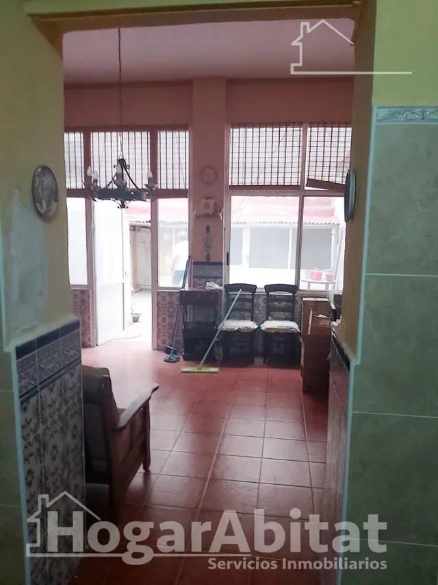 Amplia casa semireformada y amueblada — 17