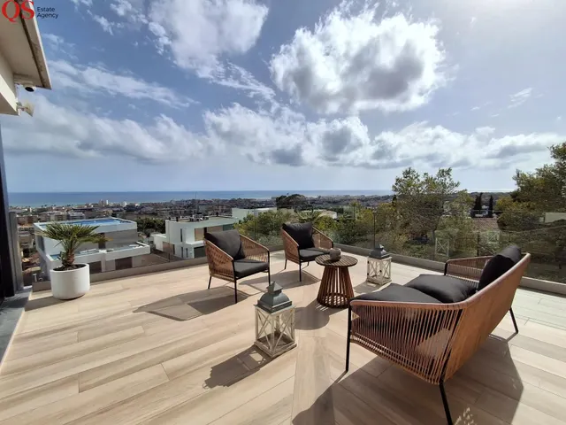 Villa contemporánea con piscina y vistas panorámicas al mar en Cunit — 47