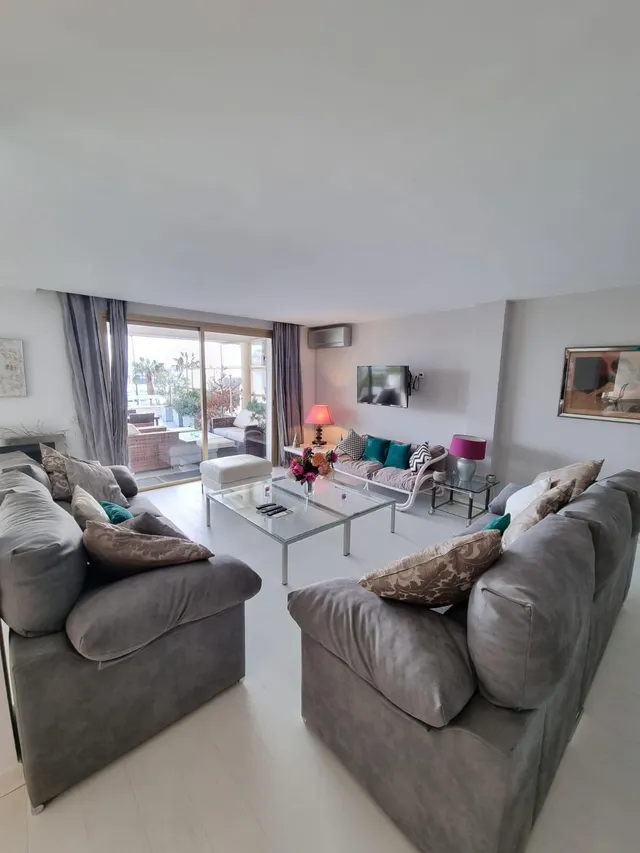 Impresionante Apartamento de Diseño Alquiler Temporada hasta 8 meses Paseo Marítimo primera línea de mar — 50