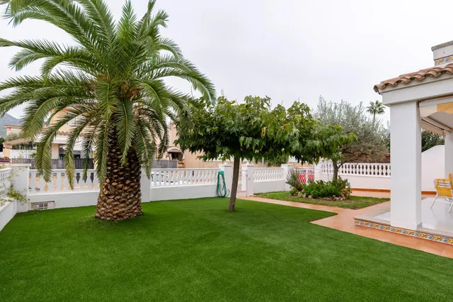 Amplia vivienda con piscina privada, terraza y garaje cerrado — 39