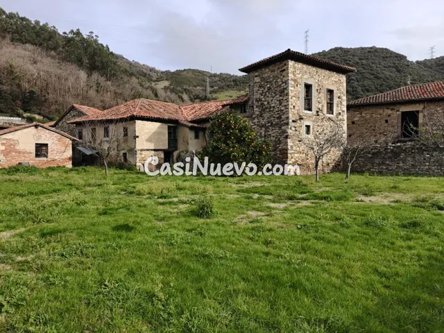 Casona indiana con llagar tradicional en Soto de los Infante